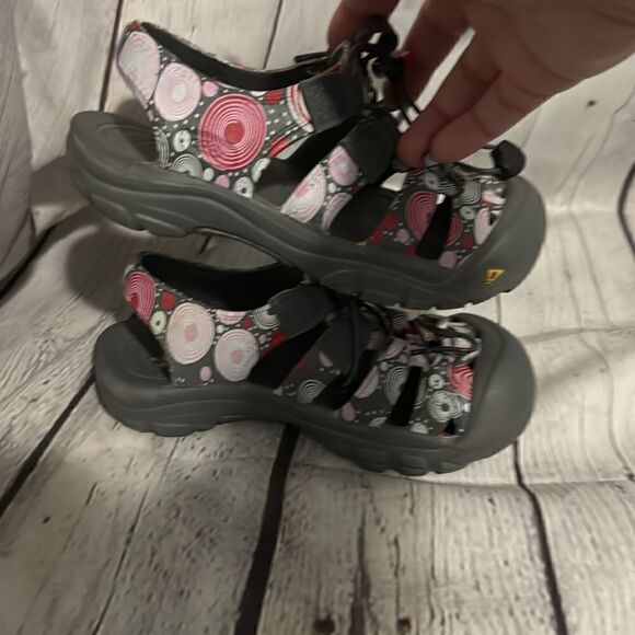 Keen - Sandals - Waterproof - pink gray circles - size 1 girls - Picture 6 of 6